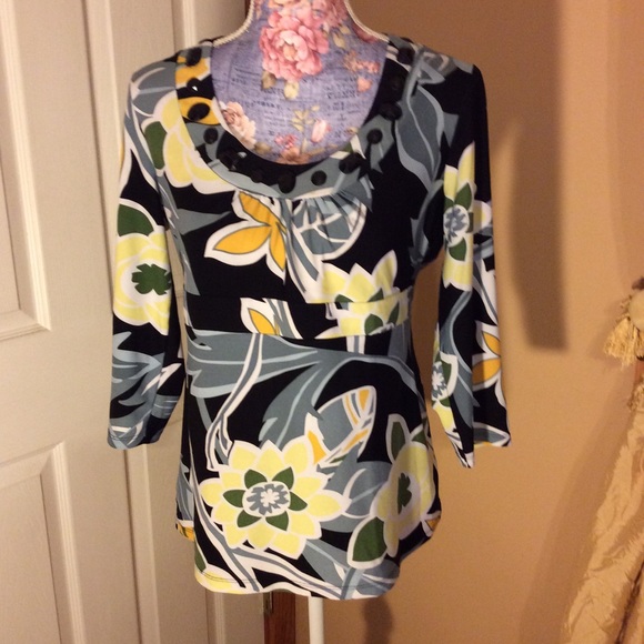 3/$15 Cute top - Picture 1 of 4